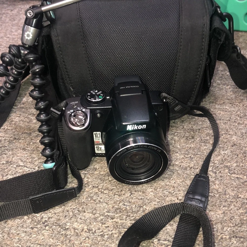 Nikon Coolpix P80 Digital Camera w case and tripod - Picture 4 of 5